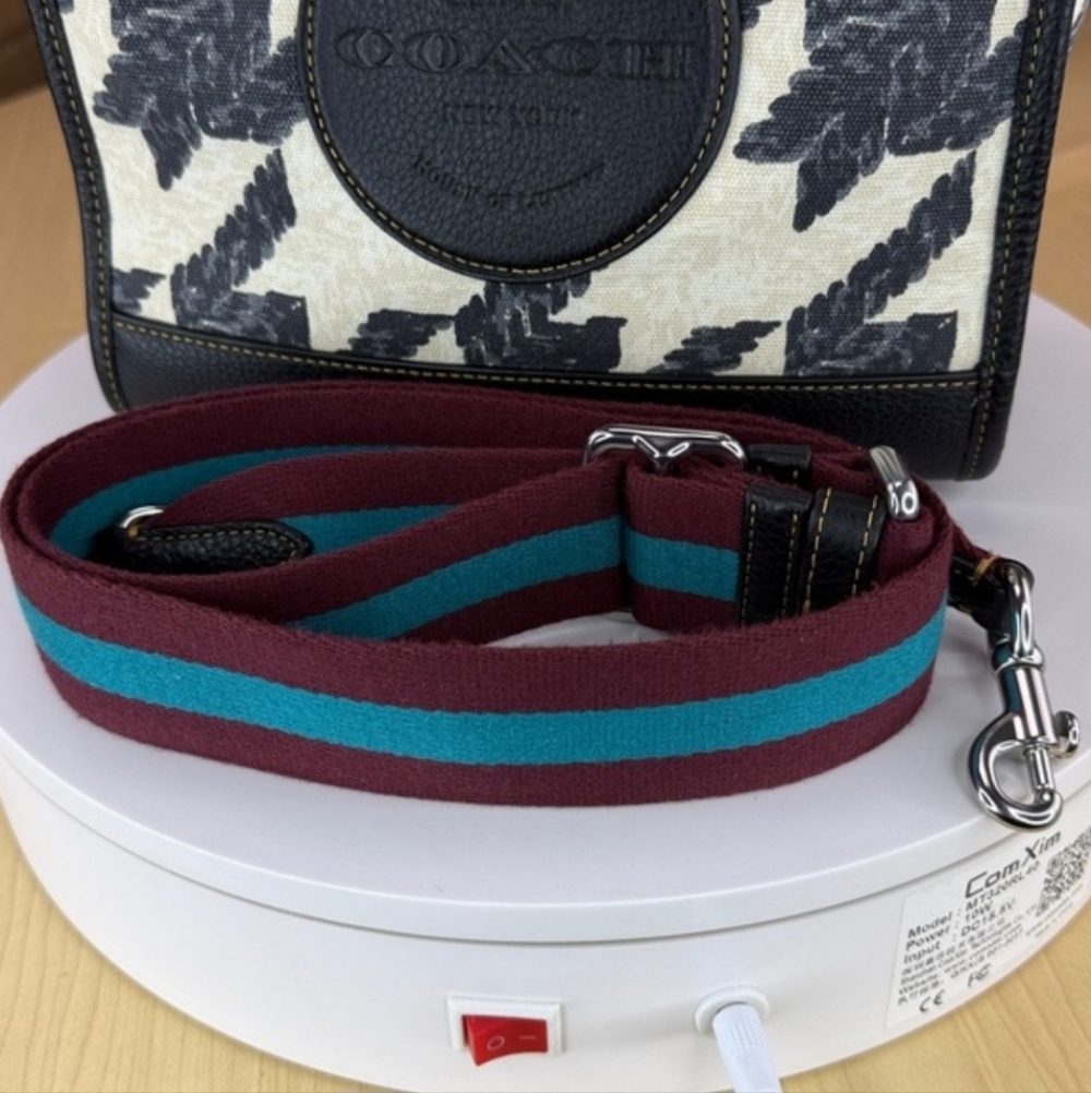 COACH - Dempsey Tote 22 WithHoundstooth Print And Patch - Picture 5 of 15